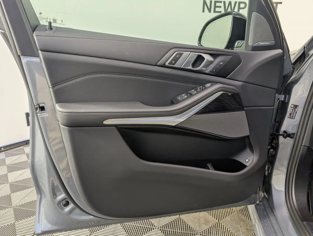 New 2026 Skyscraper Grey Metallic BMW xDrive50e image 16
