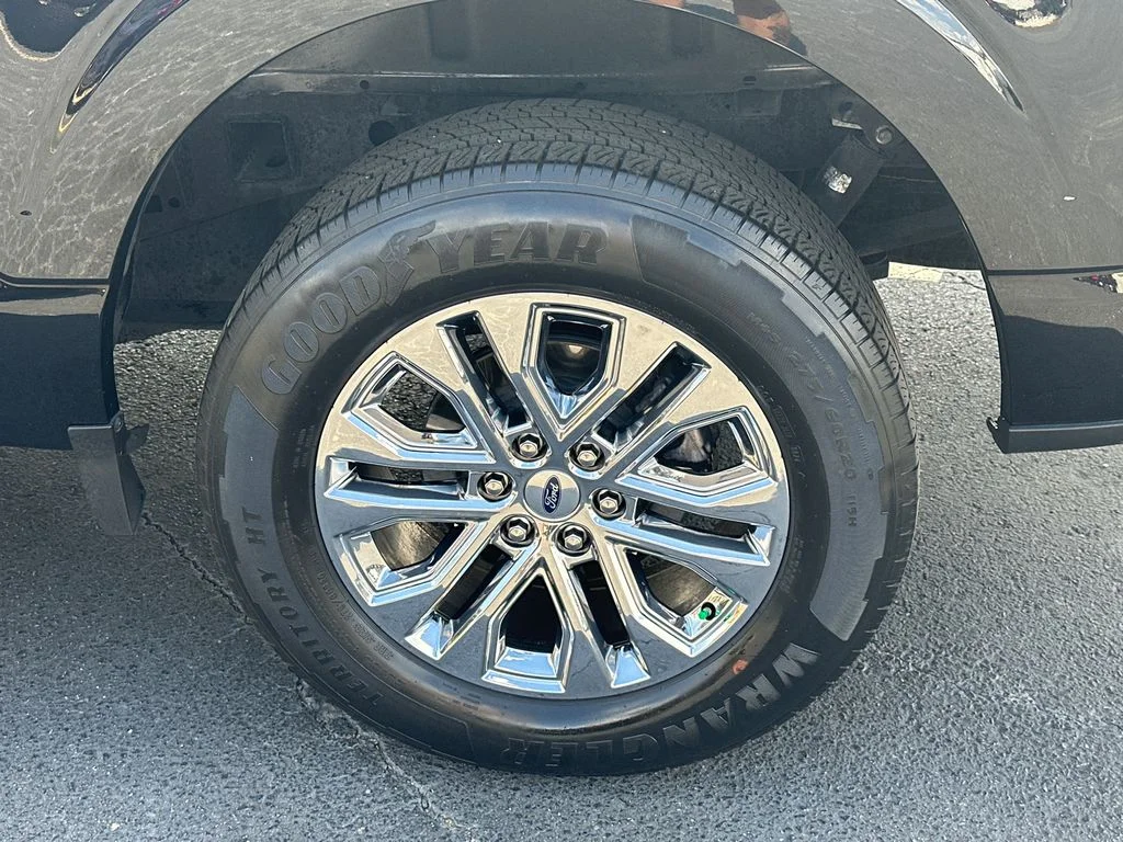 Used 2024 Black Ford XLT image 19