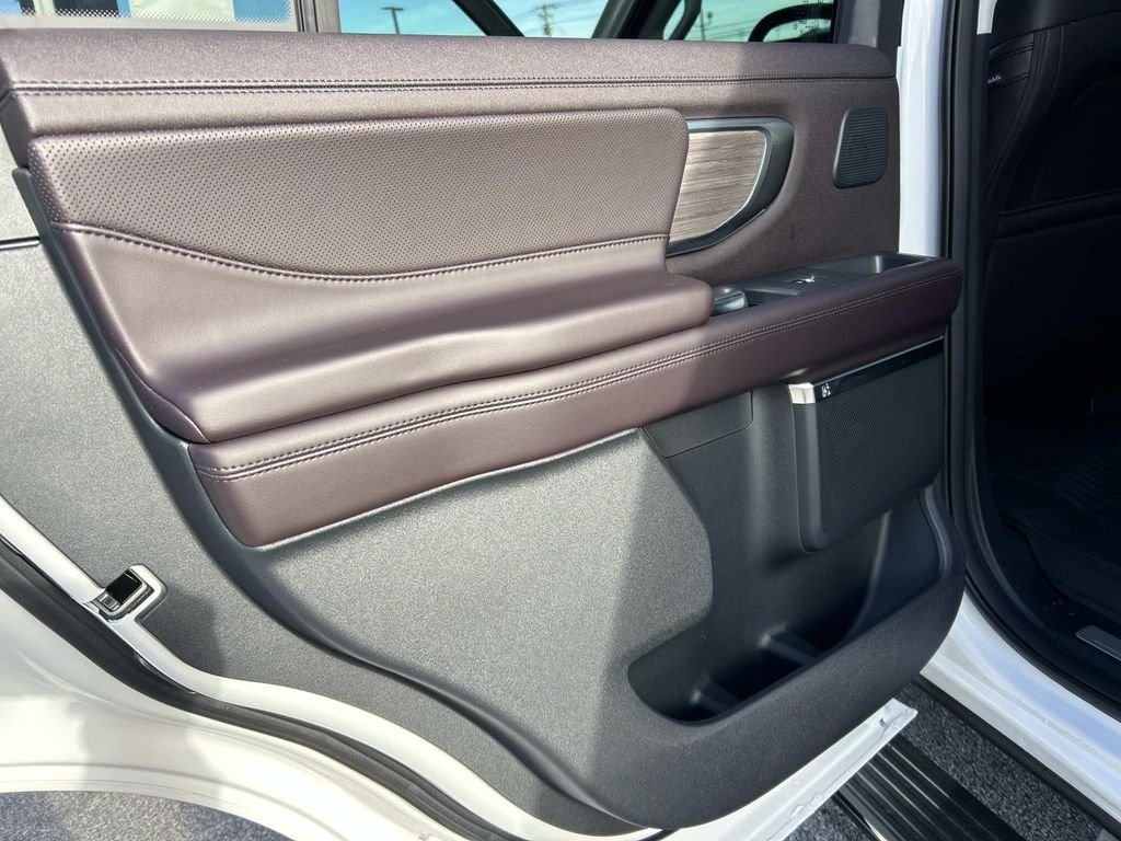 New 2026 Star White Metallic Tri-Coat Ford Platinum® image 13