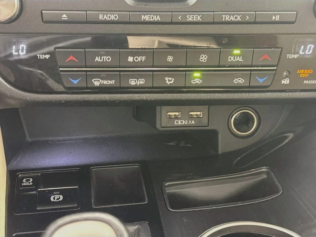 Used 2021 Nori Green Pearl Lexus  image 16