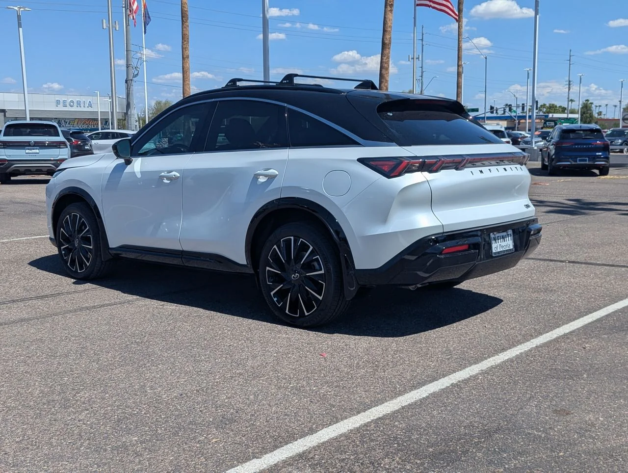 New 2027 2T RAD WHT INFINITI Autograph AWD image 3
