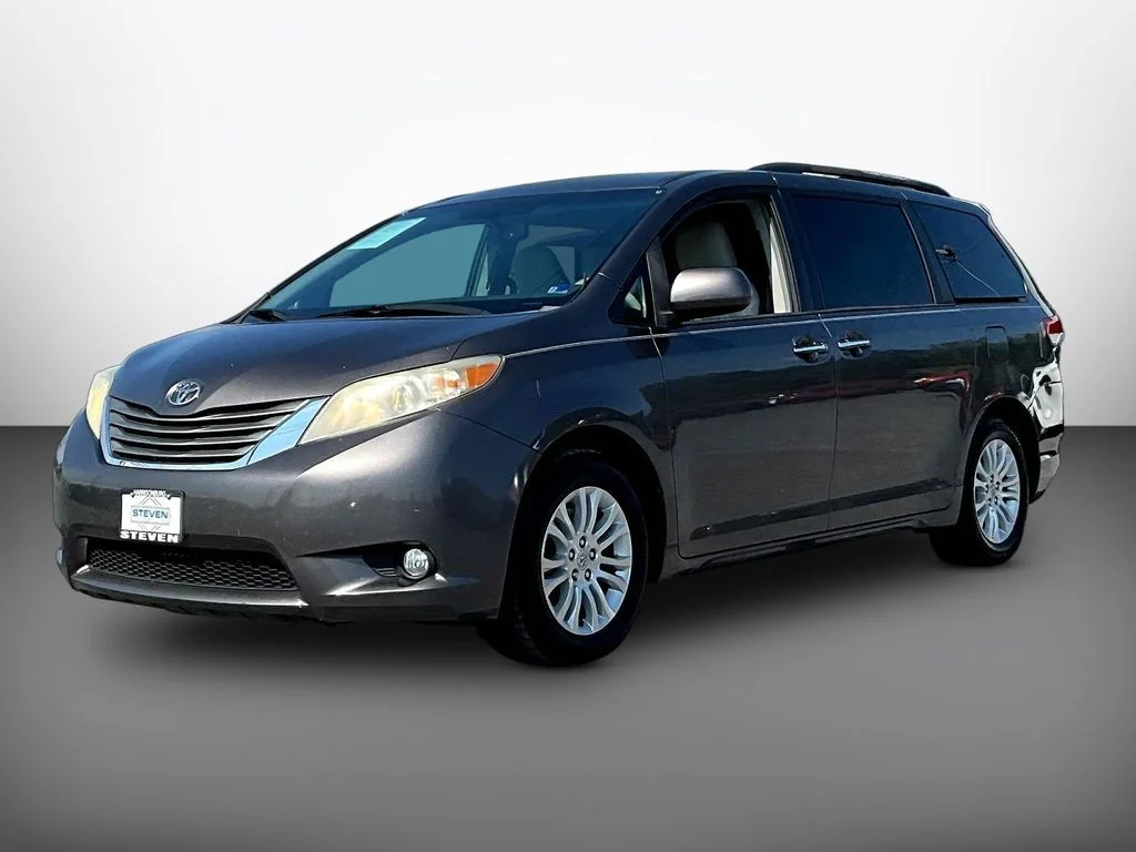 Used 2012 Gray Toyota XLE image 3