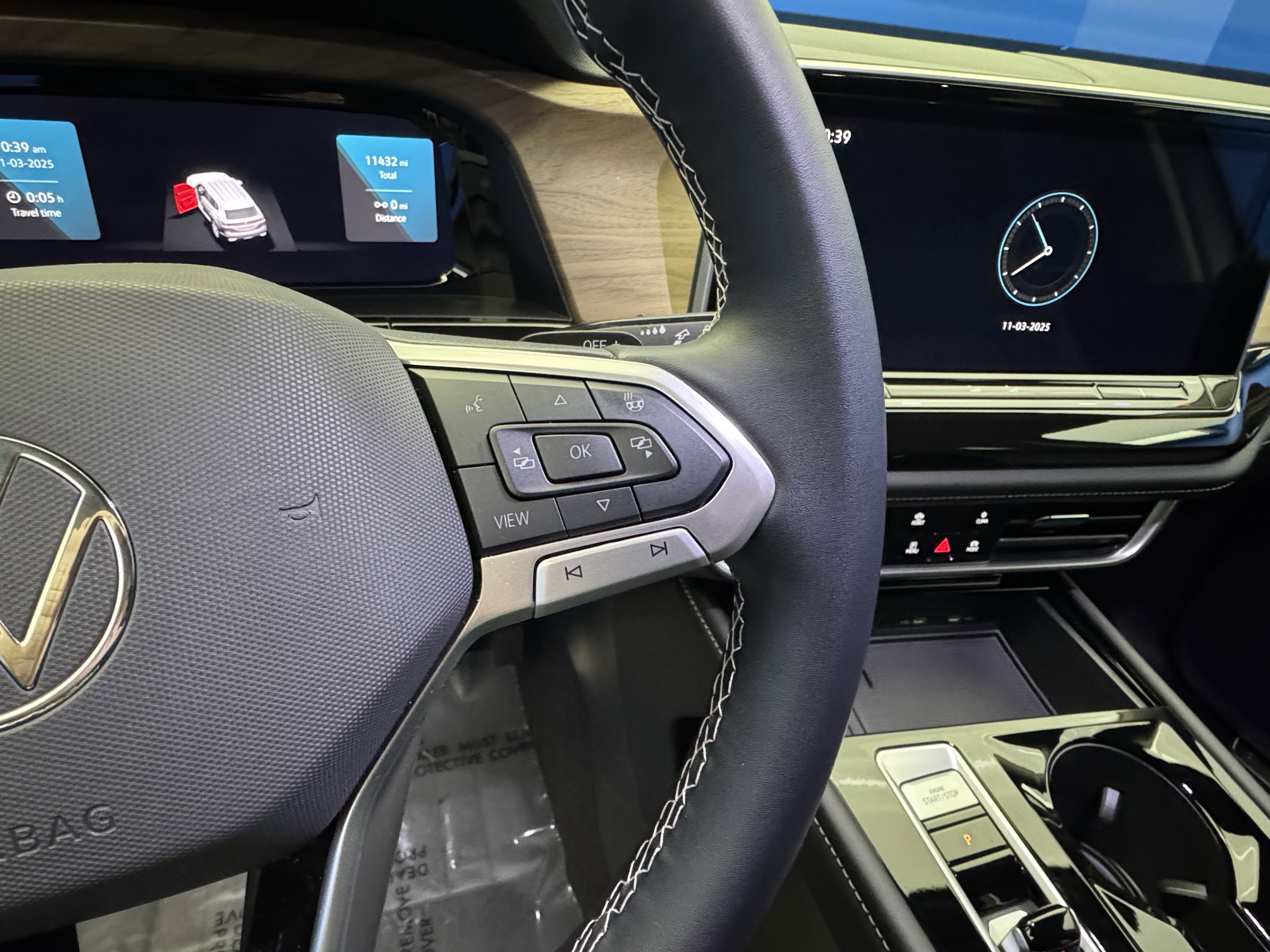 2025 Volkswagen Atlas SE Technology photo 3