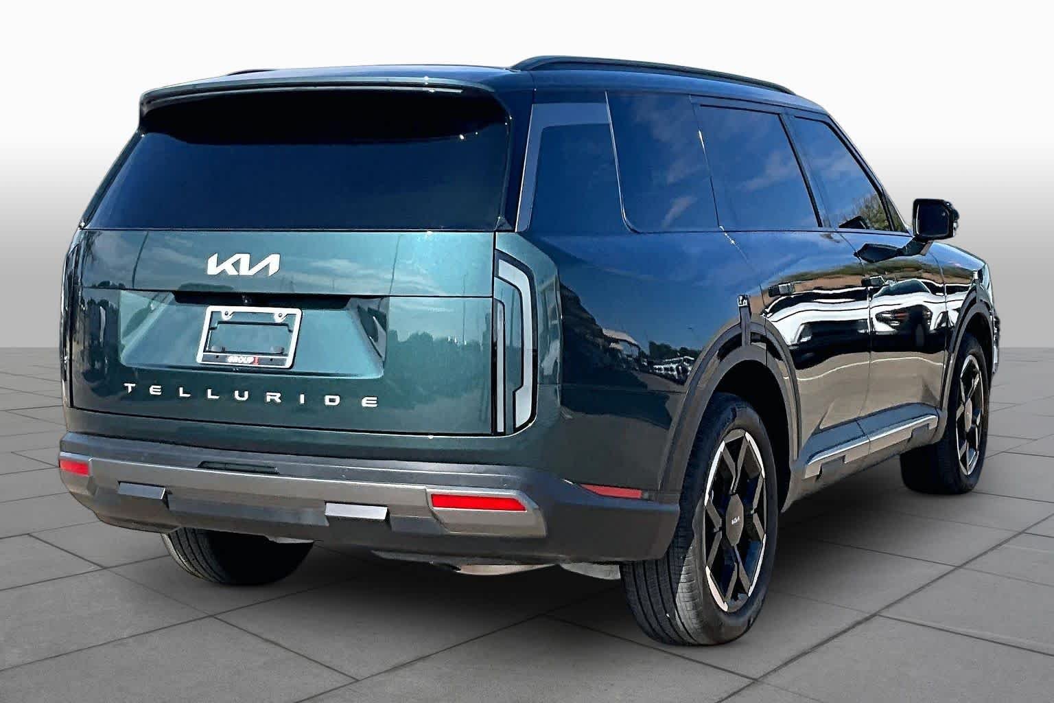 Used 2027 Black Jade Green Kia EX image 12