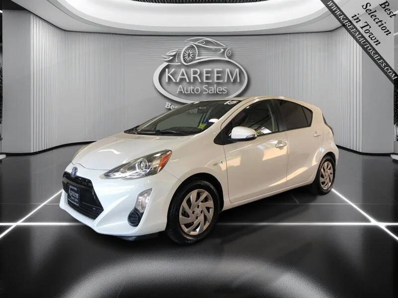 2015 Toyota Prius c Three's photo