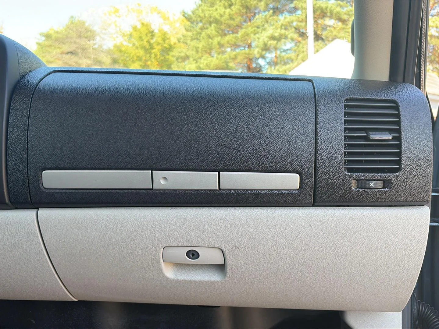 Used 2009 Blue Granite Metallic Chevrolet LT image 27