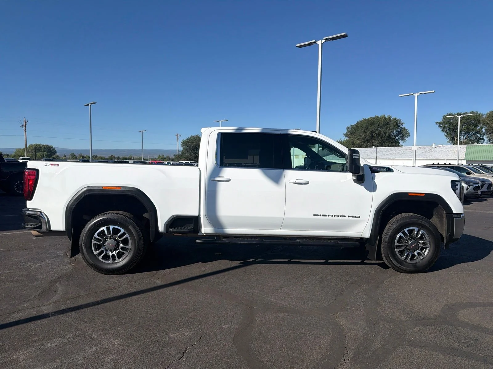 Used 2025 White GMC SLE image 9