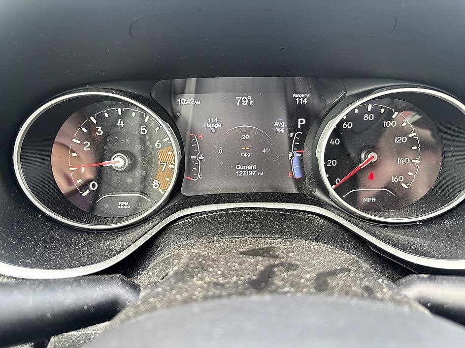 Used 2018 White Clearcoat Jeep Limited image 18