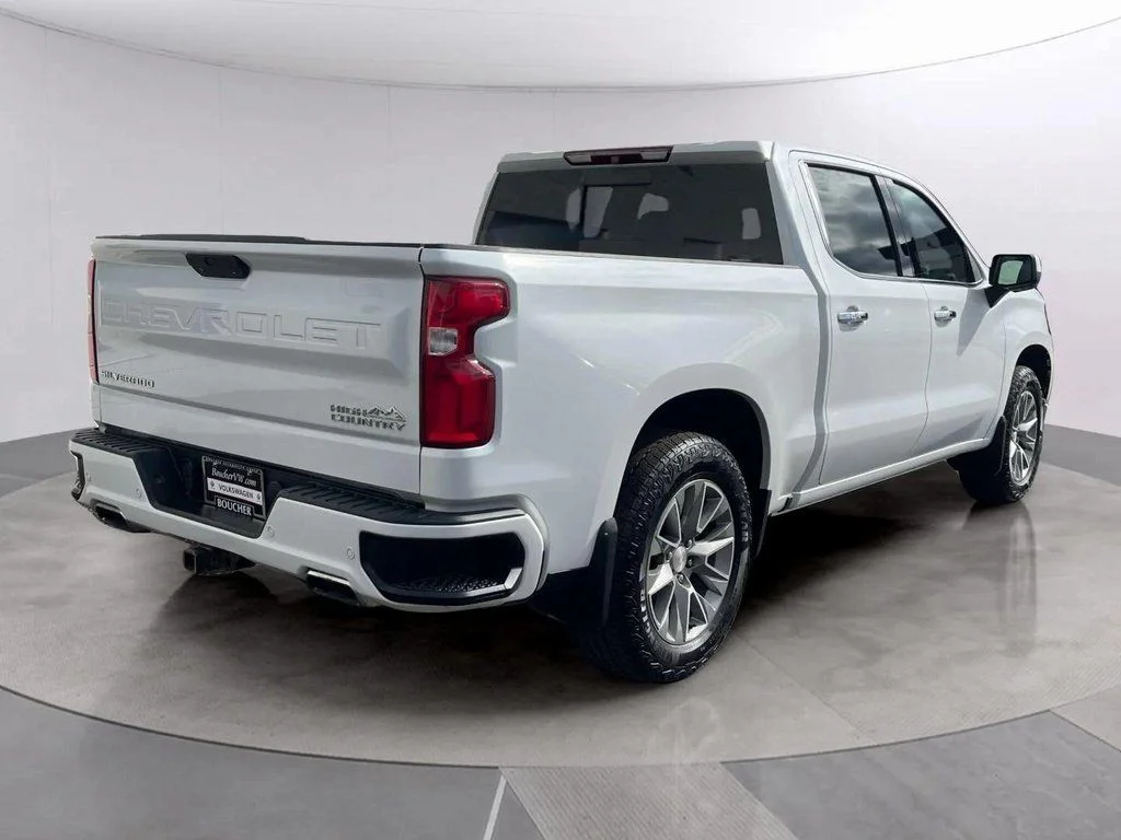 Used 2019 Iridescent Pearl Tricoat Chevrolet High Country image 5
