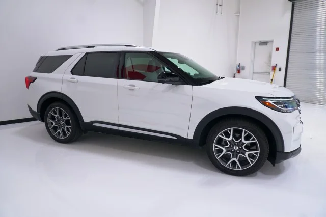 Used 2025 Star White Metallic Tri-Coat Ford Platinum image 3