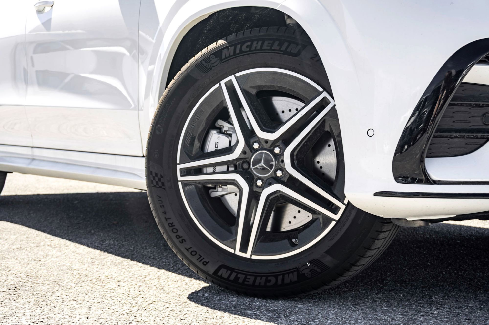 New 2025 MANUFAKTUR Moonlight White Metallic Mercedes-Benz AMG® GLE 53 4MATIC+ SUV image 2