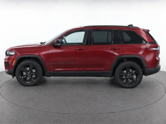 Used 2025 Velvet Red Pearlcoat Jeep Laredo image 6