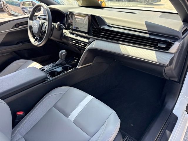 2025 Toyota Camry SE - Photo 15