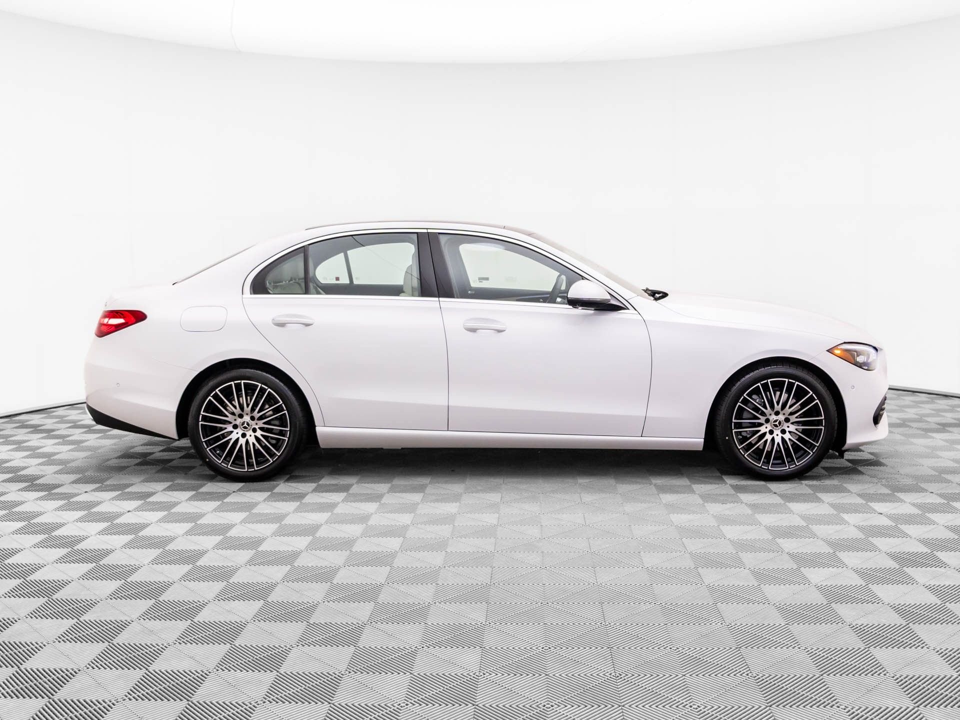 New 2026 MANUFAKTUR Moonlight White Metallic Mercedes-Benz C 300 image 6
