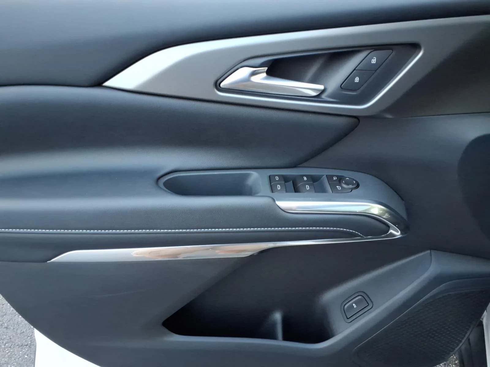 2027 Chevrolet Traverse LT - Photo 5