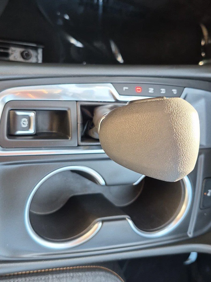 Used 2024 Summit White Chevrolet LT image 25