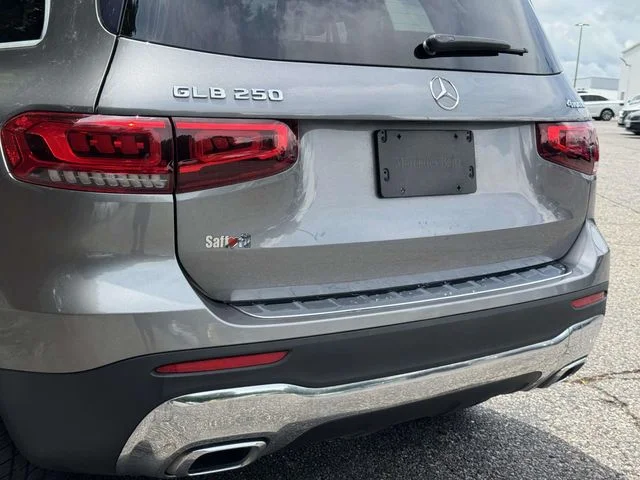 Used 2020 Gray Mercedes-Benz GLB 250 image 11