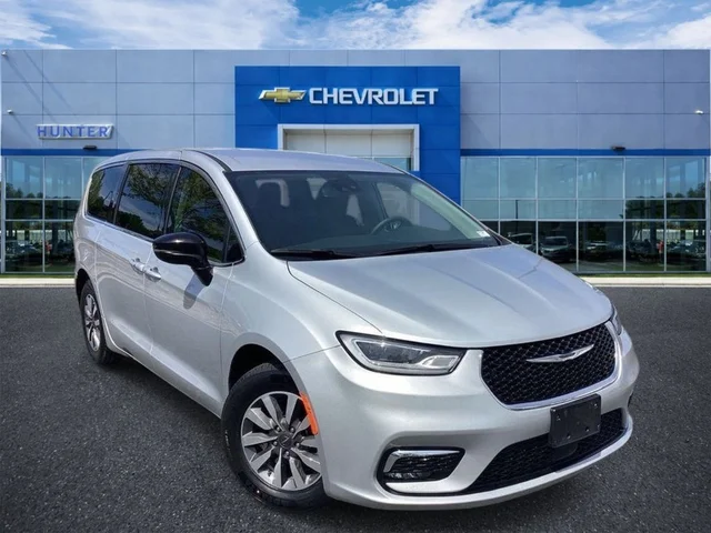 2024 Chrysler Pacifica Hybrid Select