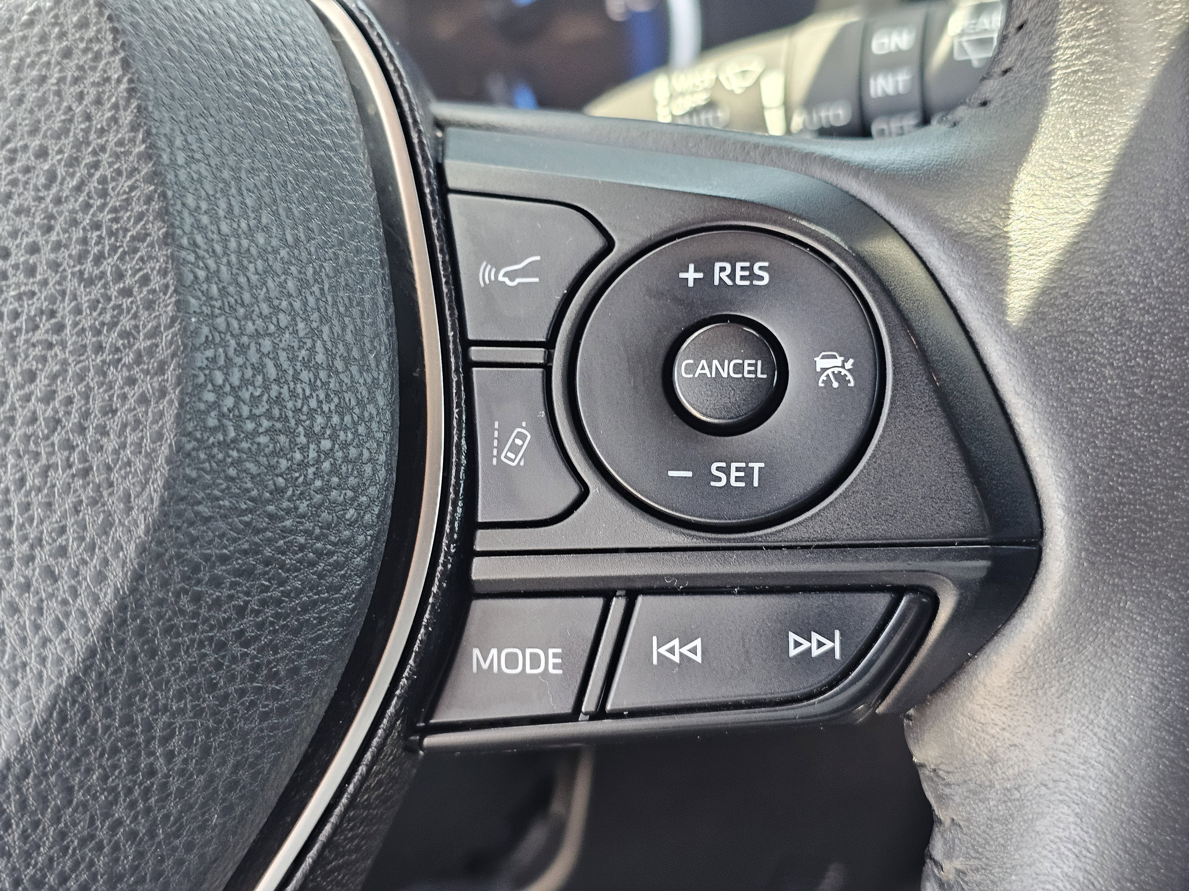 Used 2021 Blizzard Pearl/Midnight Black Metallic Toyota Hybrid XSE image 23