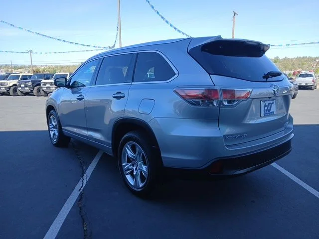 Used 2015 Silver Toyota XLE V6 image 5