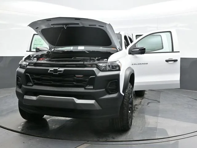 New 2026 Summit White Chevrolet Trail Boss image 20
