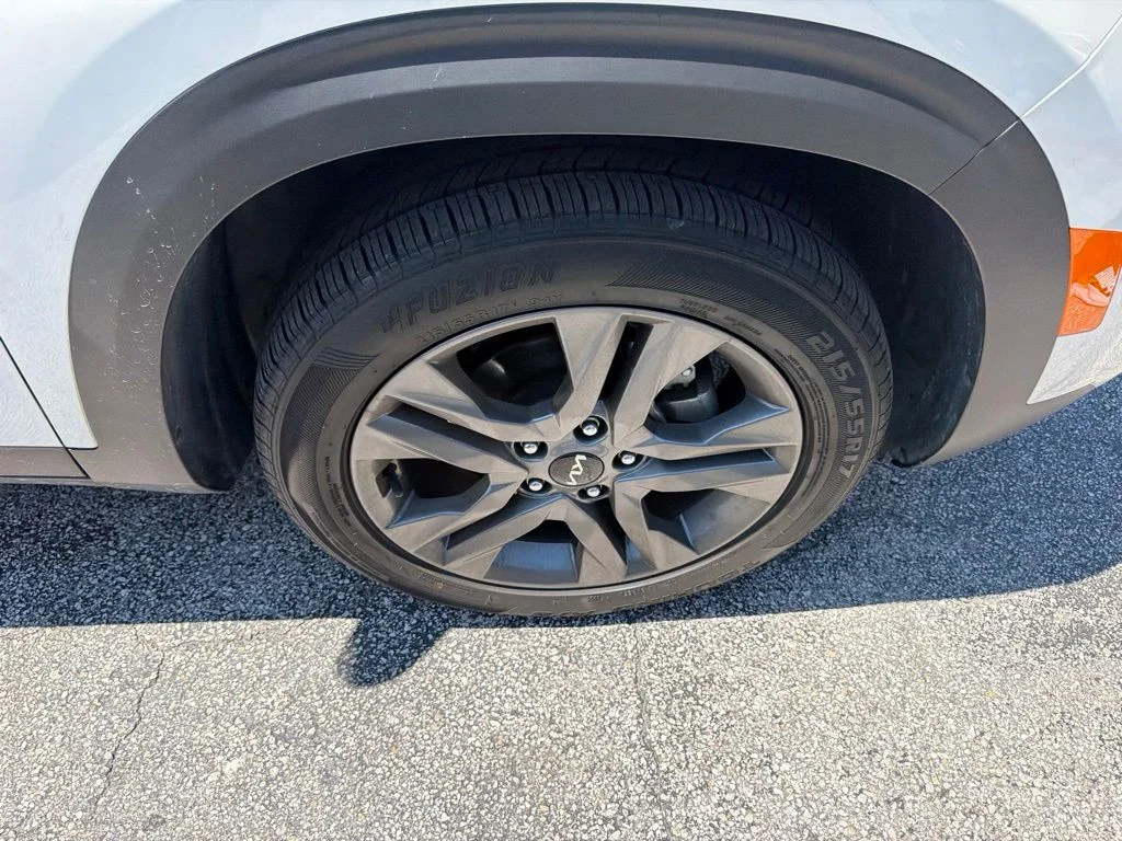 Used 2023 Clear White/Black Roof Kia S image 10