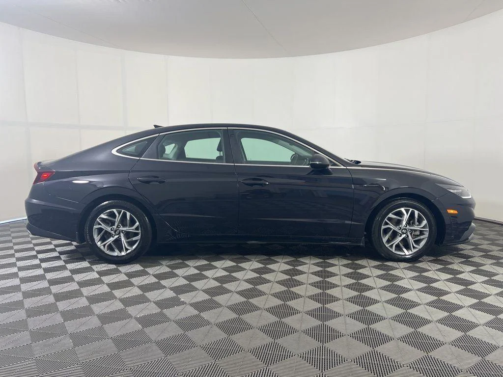 Used 2023 Carbon Blue Hyundai SEL image 25