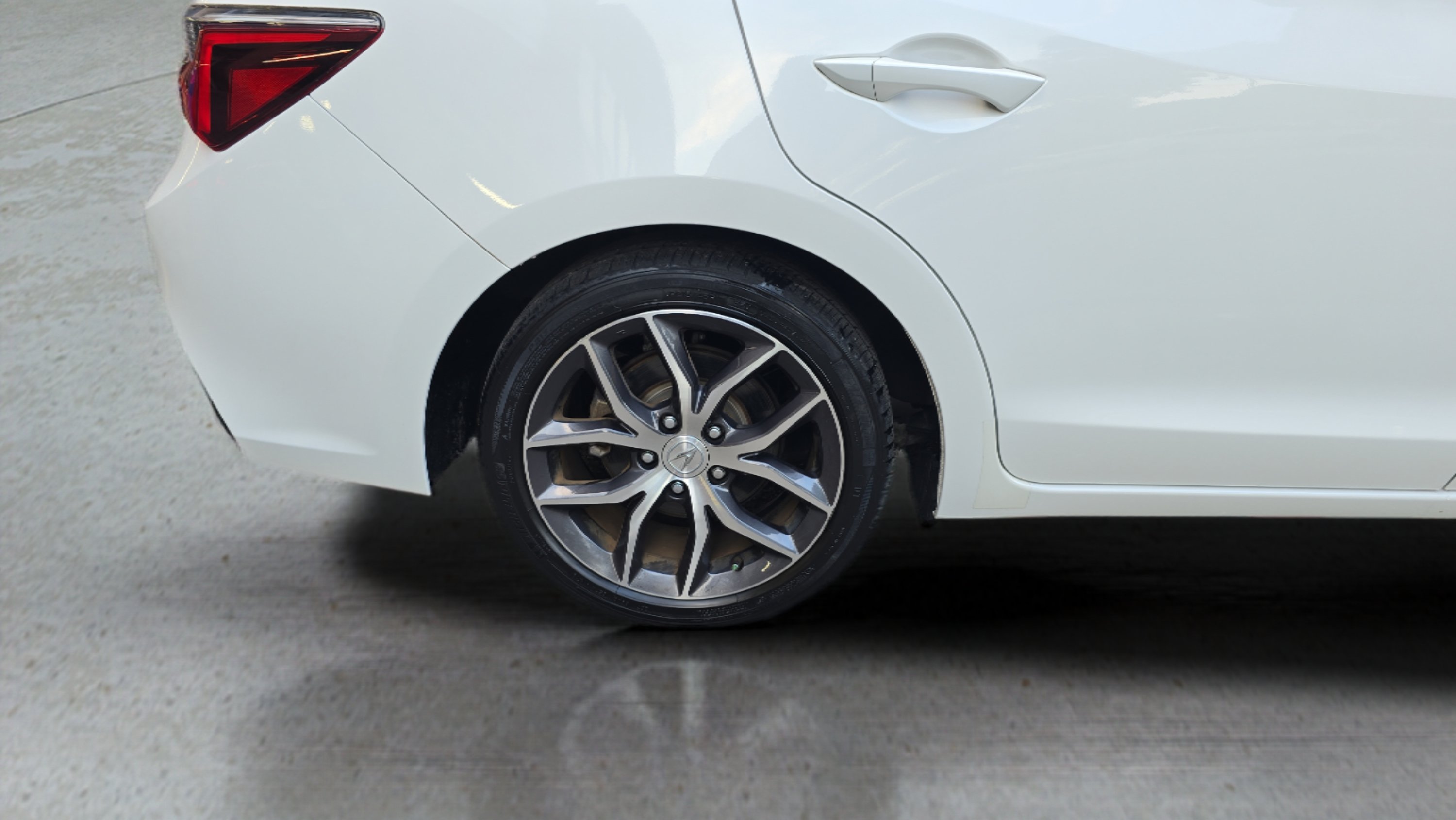 Used 2019 White Acura w/Premium Pkg image 31