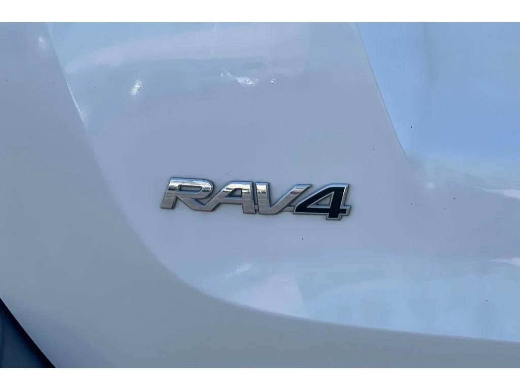 Used 2013 Blizzard Pearl Toyota Limited image 17