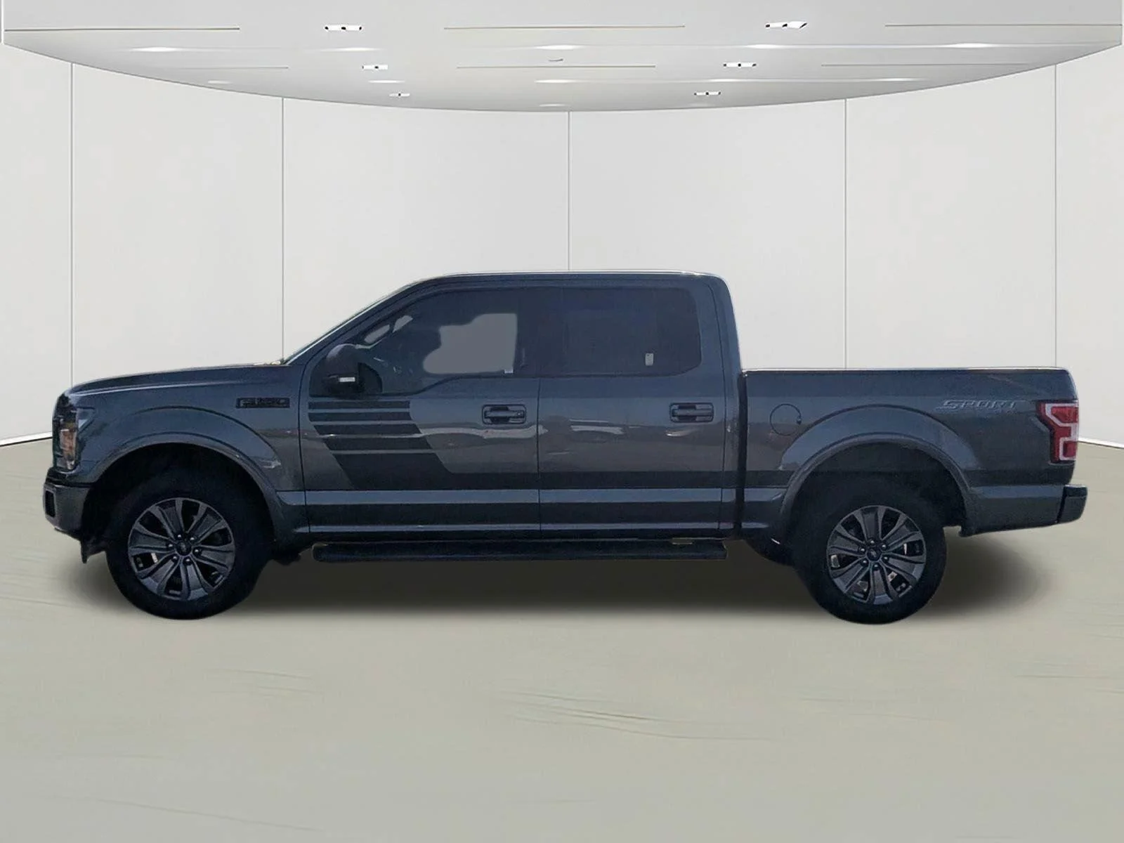 Used 2018 Gray Ford XLT image 6