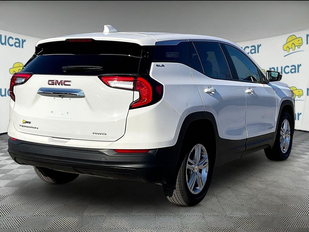 Used 2024 White GMC SLE image 6