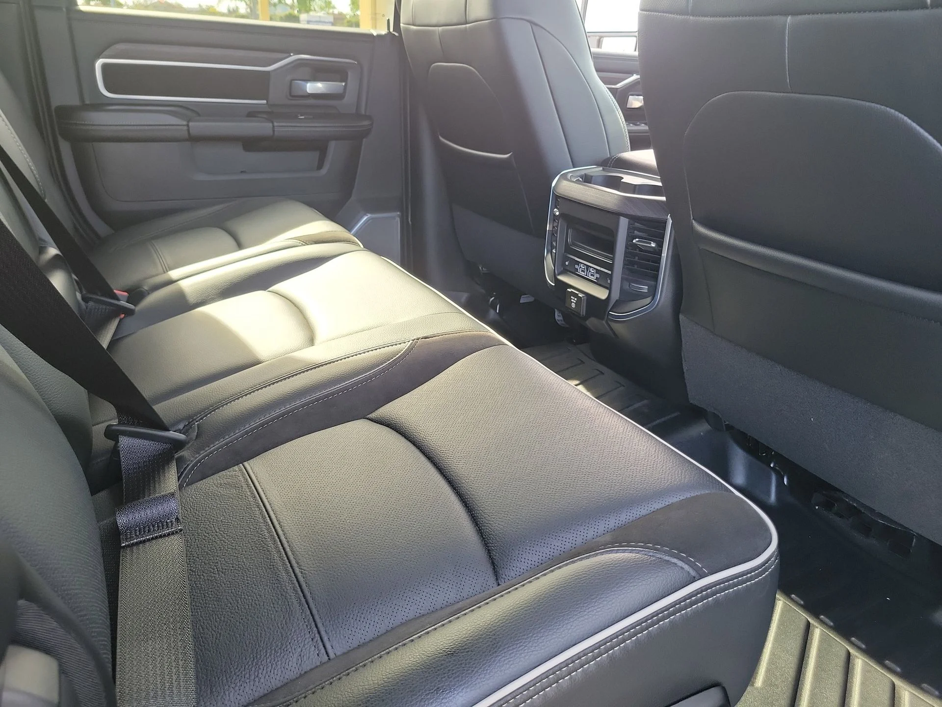 Used 2025 White Ram Laramie image 28