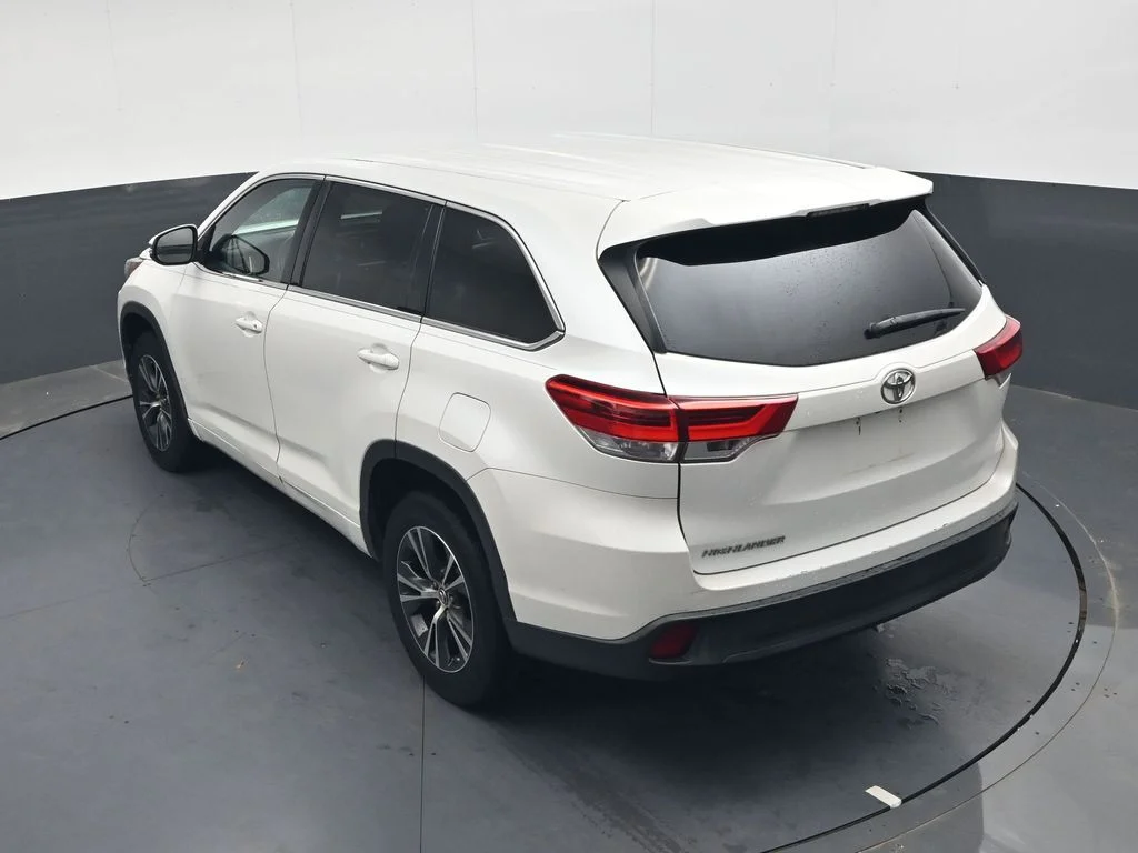 Used 2018 Blizzard Pearl Toyota LE image 22