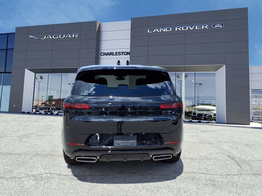 New 2026 Santorini Black Metallic Land Rover Dynamic SE image 4