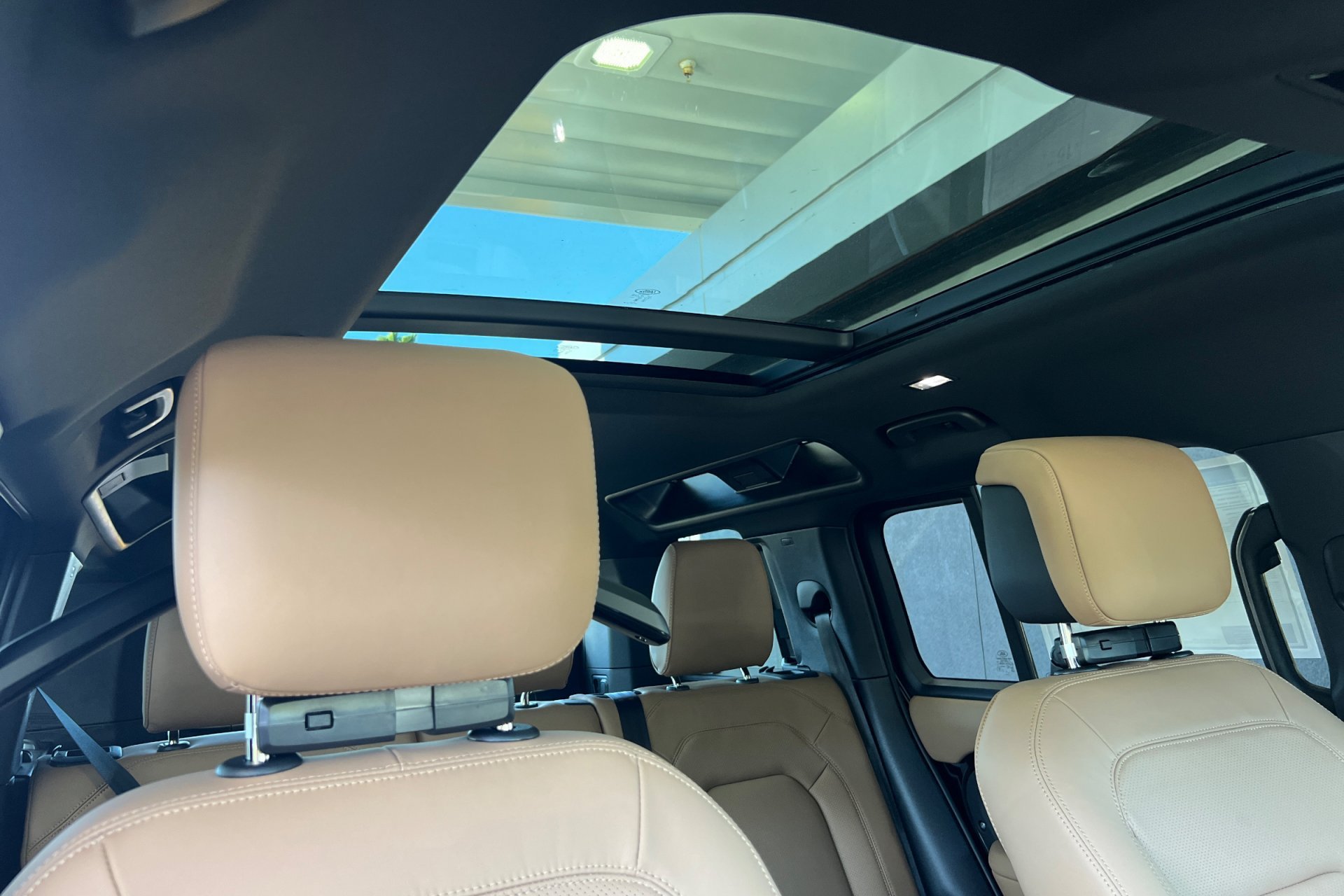 New 2026 Santorini Black Land Rover X-Dynamic SE image 20