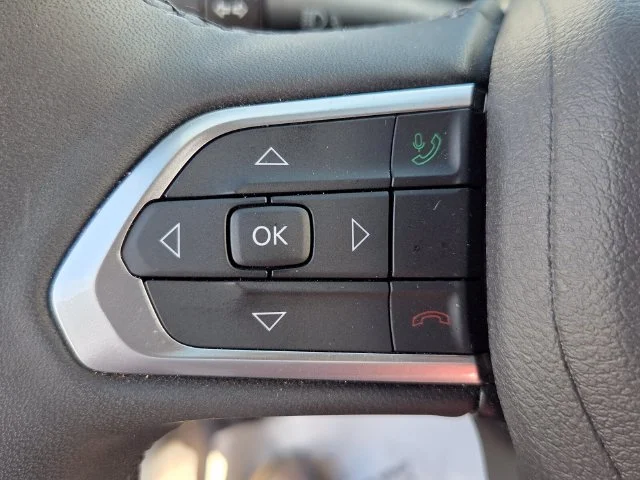 Used 2026 Silver Jeep Latitude image 27