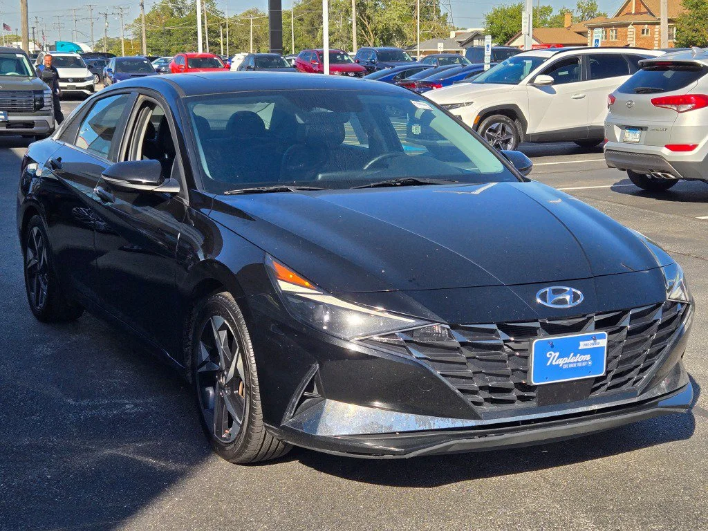Used 2021 Black Hyundai Limited image 3