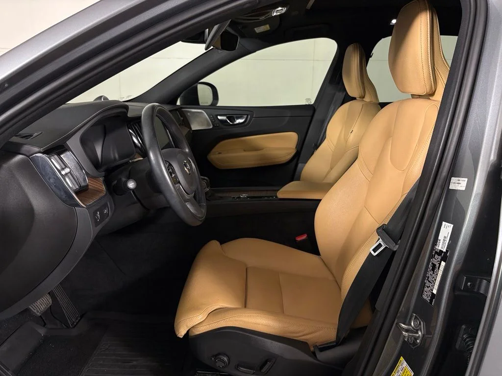 Used 2020 Gray Volvo T6 Inscription image 16