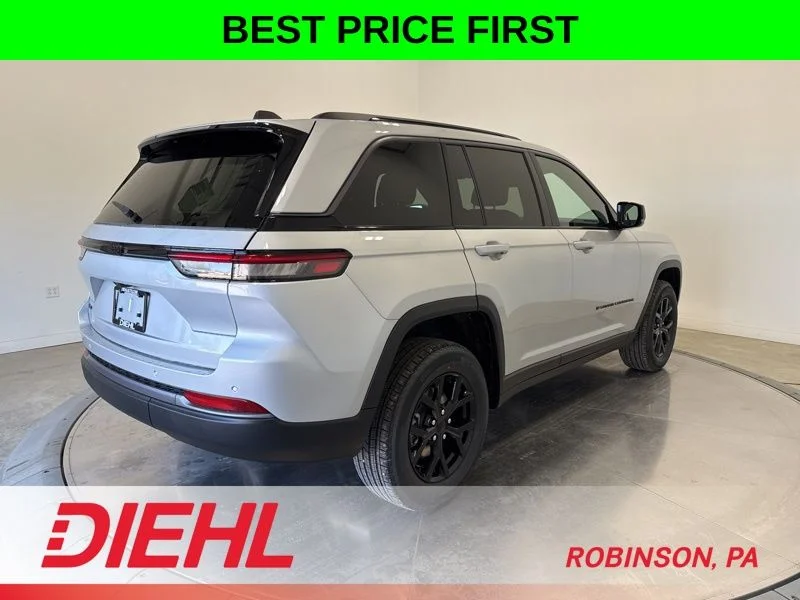 New 2026 Silver Zynith Exterior Paint Jeep Altitude image 7