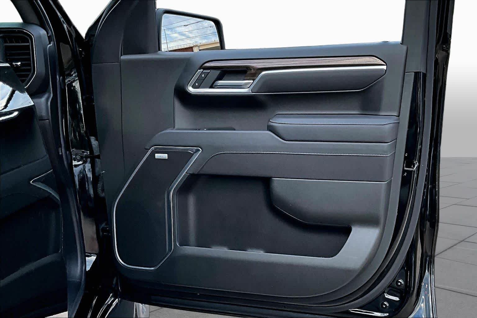 Used 2025 Black Chevrolet RST image 23