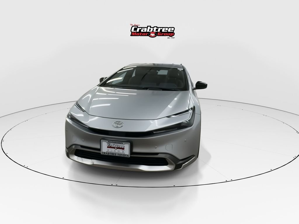 Used 2024  Toyota SE image 3