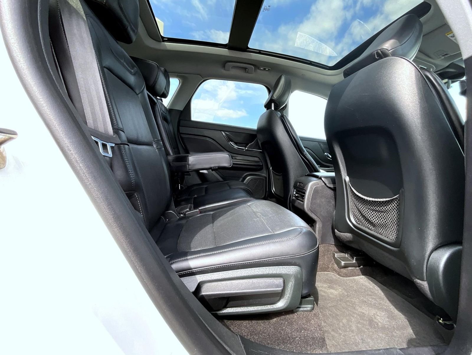 Used 2022 White Lincoln Reserve image 21