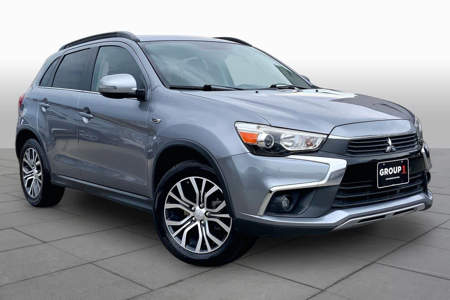 Used 2017 Mercury Gray Metallic Mitsubishi SEL 2.4 image 3