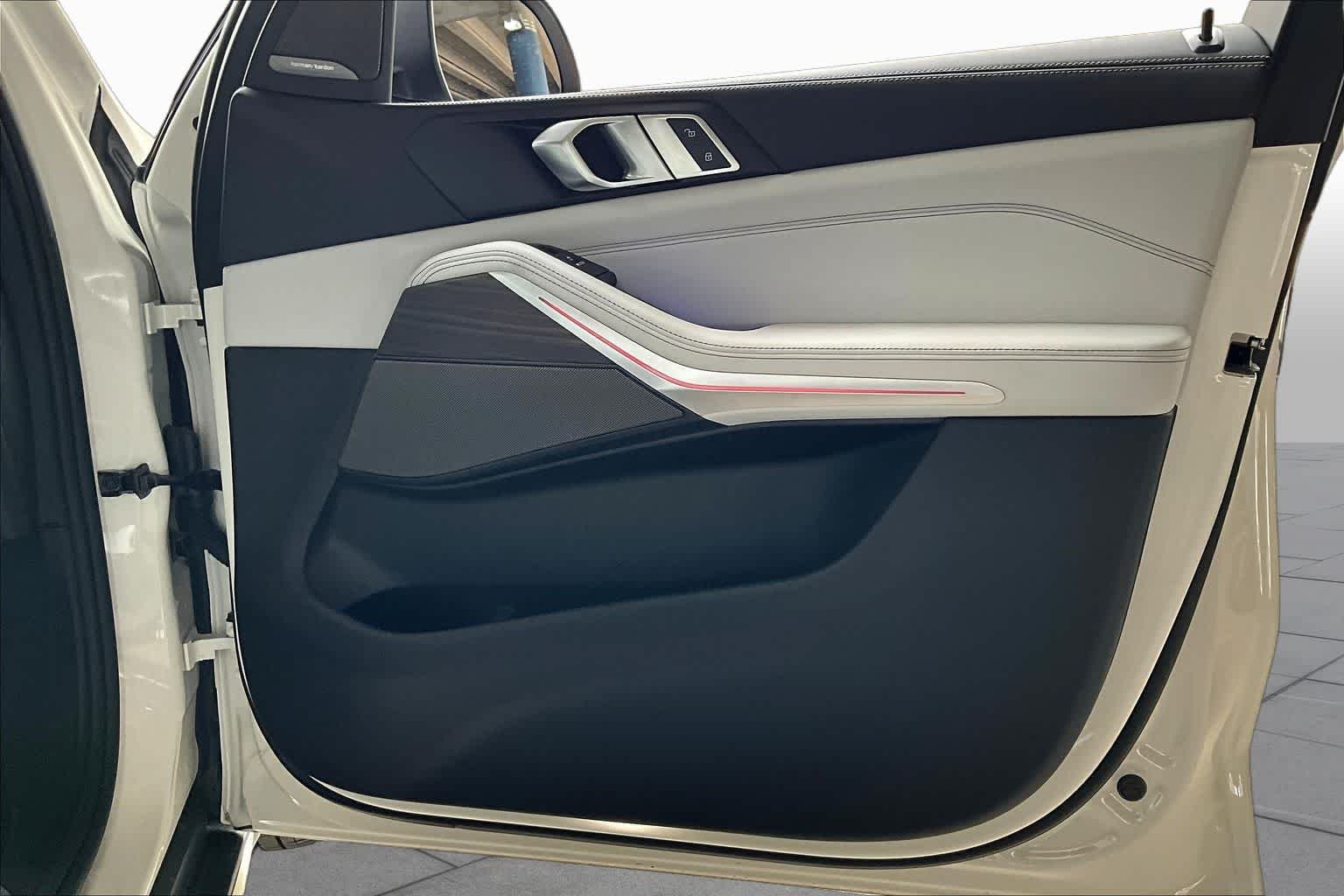 Used 2026 Alpine White BMW sDrive40i image 39