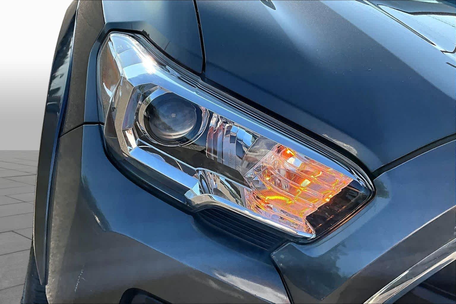 Used 2017 Magnetic Gray Metallic Toyota SR5 image 27