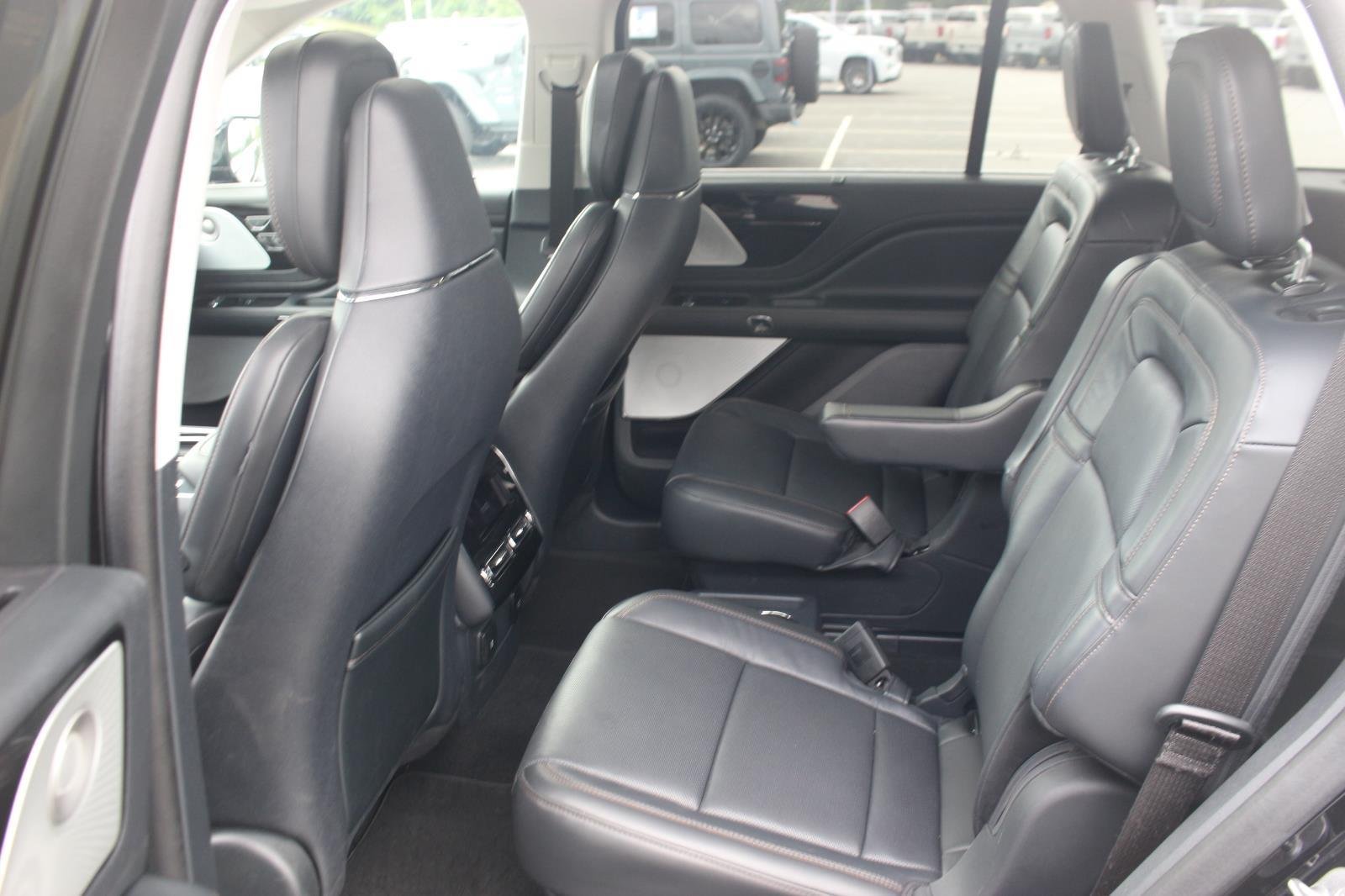 Used 2025 Infinite Black Metallic Clearcoat Lincoln Reserve image 32
