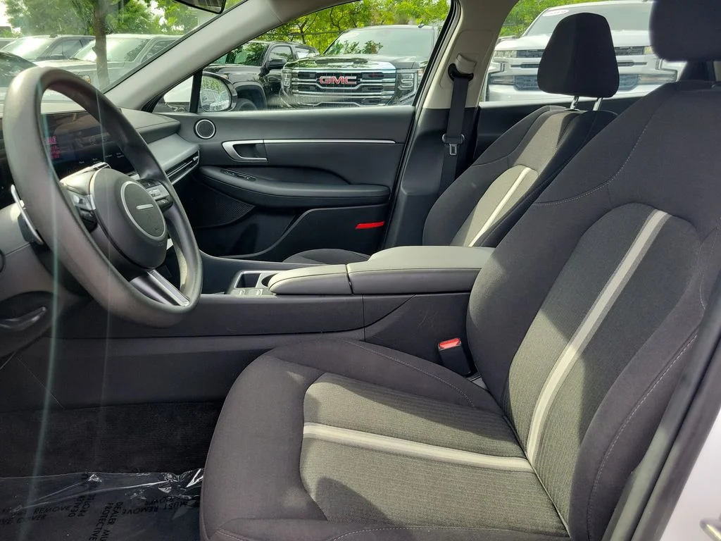 Used 2024 White Hyundai SEL image 22