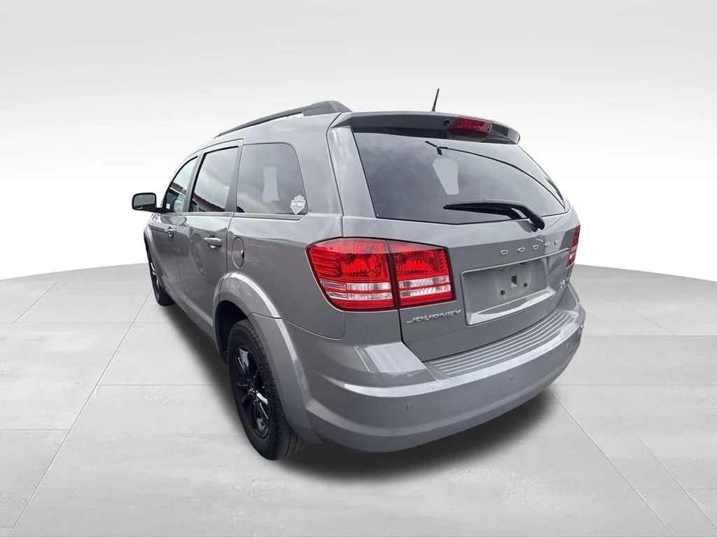 Used 2020 Gray Dodge SE image 4