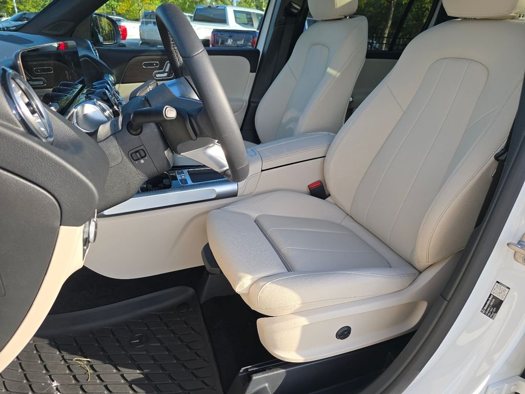 New 2026 Polar White Mercedes-Benz GLB 250 image 24
