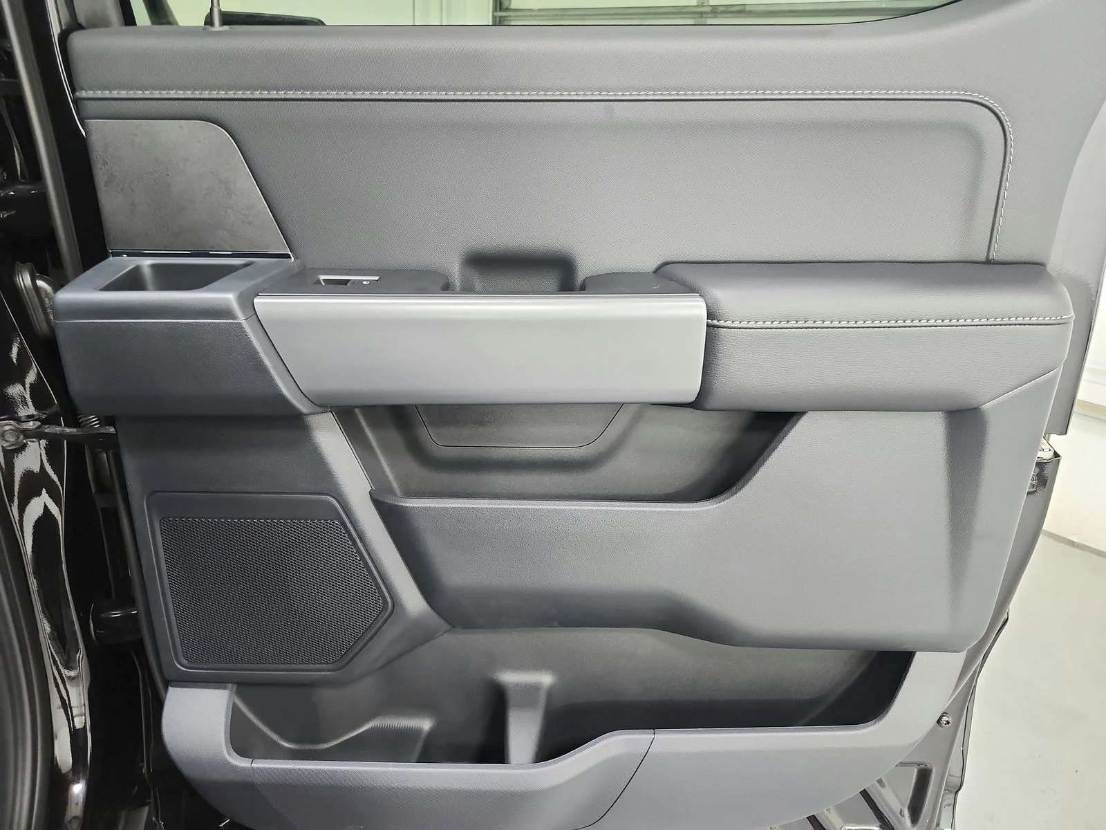 New 2026 Agate Black Metallic Ford XLT image 39